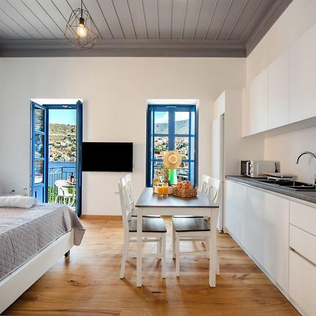 Porto Harani Seaside Apartments Đảo Sými Ngoại thất bức ảnh