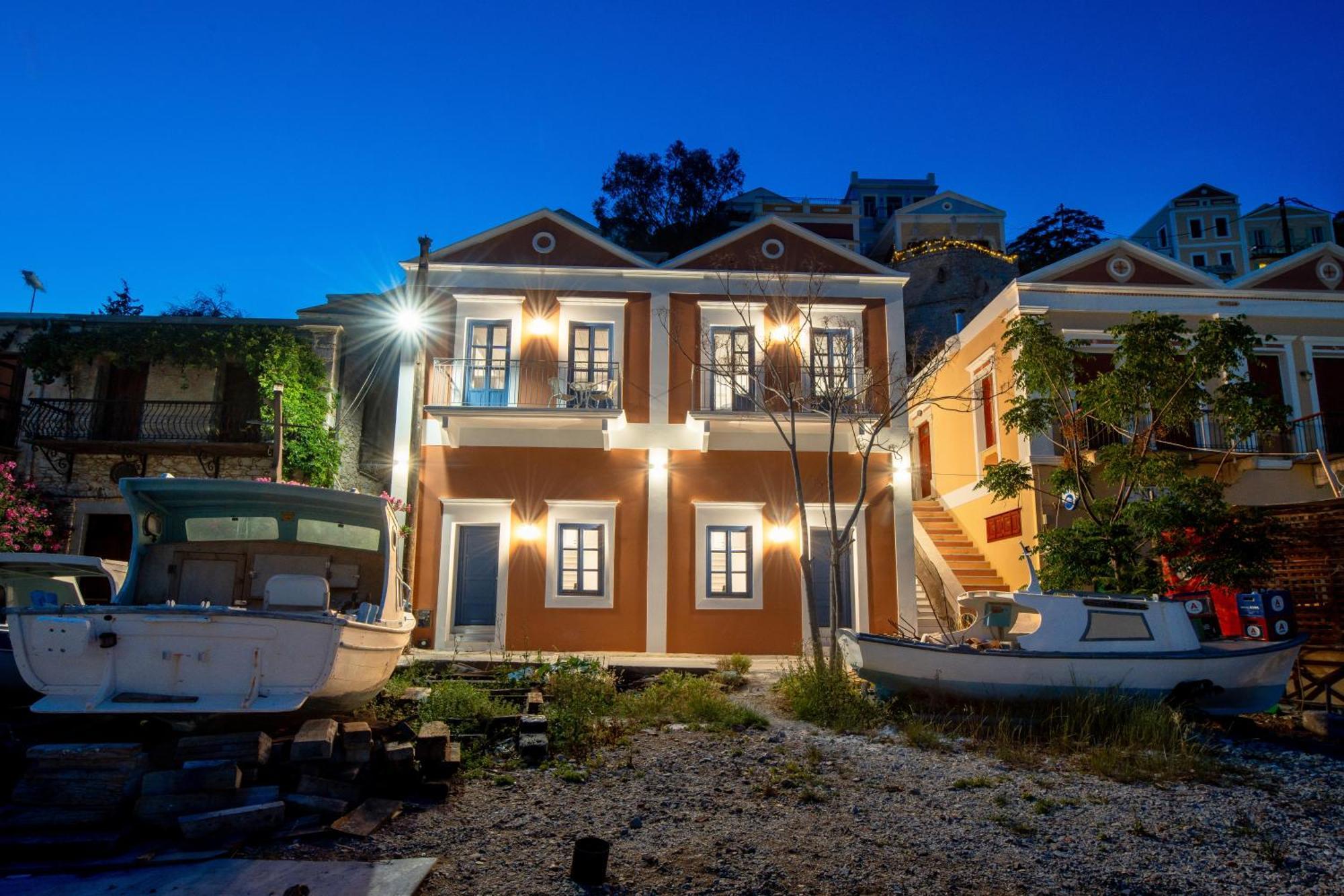 Porto Harani Seaside Apartments Đảo Sými Ngoại thất bức ảnh